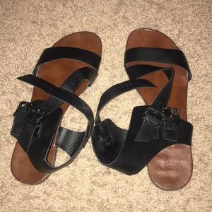 black strappy sandals